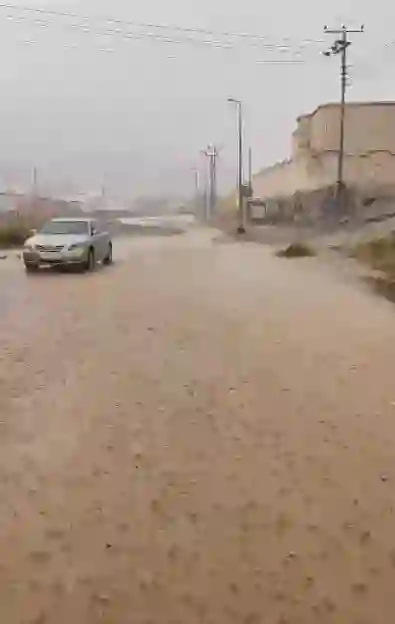 فيديو مهيب لأمطار غزيرة وسيول تجري بقوة شرق مكة المكرمة 