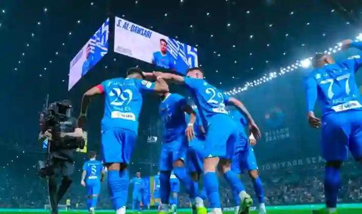 انقلاب في دوري روشن والتعاون يلاحق الهلال ويقاسمه هذا الرقم القياسي ويزيح النصر بالضربة القاضية