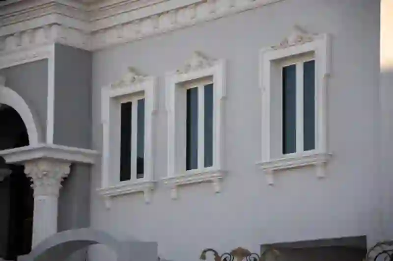 من اليوم هذه الألوان ممنوعة في شرفات البيوت والفلل والشقق والكشف عن قيمة الغرامة 