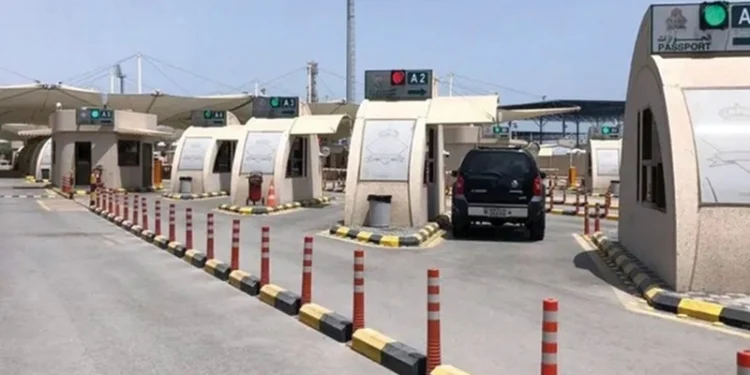 تسهيلات ومسار جديد في جسر الملك فهد يجعل السفر من و إلى البحرين سريع جداً ويوفر نصف الوقت وهذه هي رسومه والمسار الذي يمشي فيه المسافرون للوصول اليه 