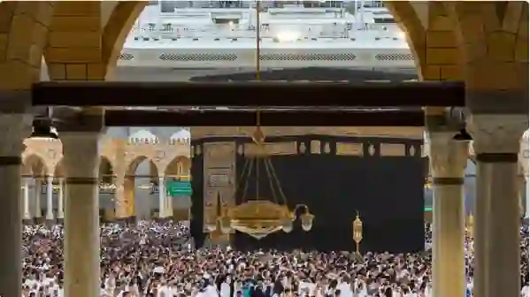 4 أخطاء تسبب رفض اصدار تأشيرة العمرة للمعتمرين القادمين من خارج المملكة بعد تعديل شروط التأشيرات في موسم 1447 