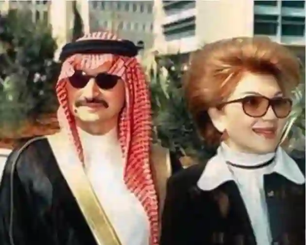 هذا ما قاله الوليد بن طلال عن والدته الأميرة منى الصلح بعد وفاتها 