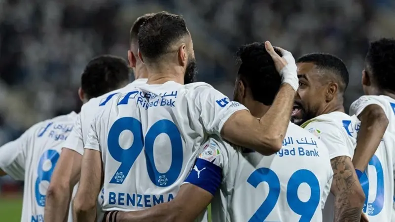 عاجل.. تسريب تفاصيل الفخ الذي نصبه سالم الدوسري ووقع فيه بنزيما بعد انتقاله للهلال 