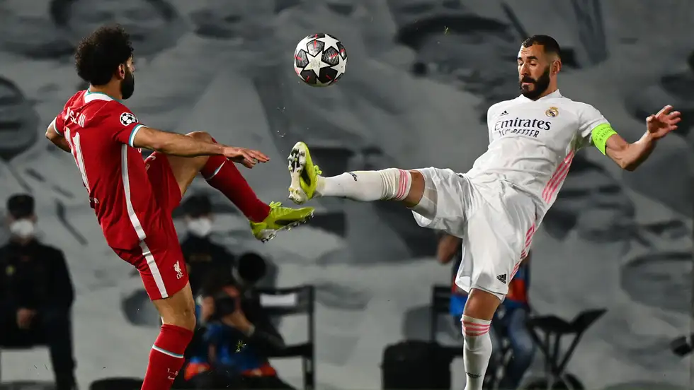عاجل.. بنزيما ينجح في إقناع محمد صلاح بالانتقال للدوري السعودي بكلمة واحدة فقط 
