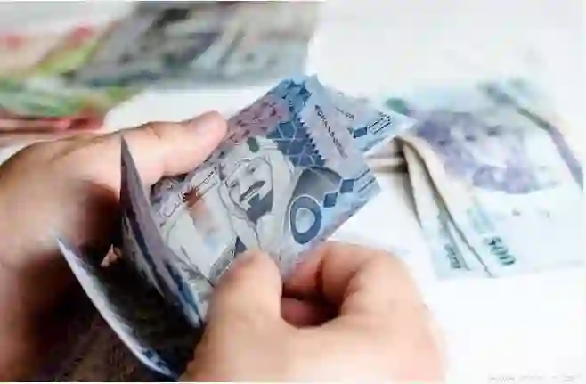 طريقة حساب مكافأة نهاية الخدمة في السعودية في القطاع العام والخاص وكيف تعرف كم بتستلم بعد التقاعد او الاستقالة؟ 