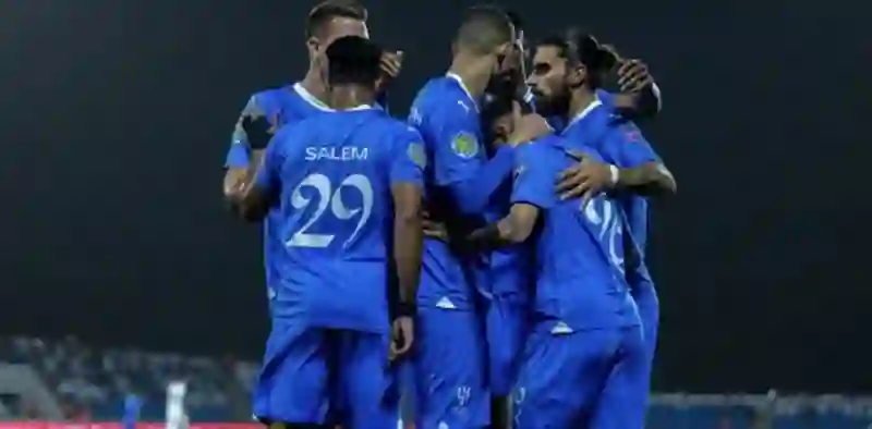 نجم الهلال يستعد للمغادرة الى الأهلي والتعاون يضرب تحت الحزام 