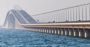 عاجل: تحديث هام حول وقف الحركة على جسر الملك فهد بين السعودية والبحرين رغم وقف النار 