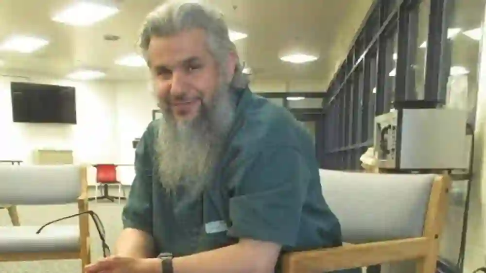 تركي حميدان التركي يكشف مفاجئات عن والده المعتقل منذ 19 عام في أمريكا وسبب إطلاق سراحه الآن 