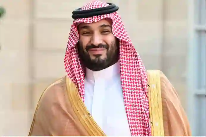 ولي العهد يصدر أوامر تسمح لحاملي تأشيرة الحج والعمرة والزيارة بكل أنواعها بالعمل في السعودية والموارد البشرية تكشف الضوابط والشروط