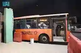 فيديو حافلات المدينة تقدم خدمة لزوار المسجد النبوي في المدينة المنورة والكشف عن المسارات التي تمر بها حافلات النقل الترددي في المدينة المنورة 