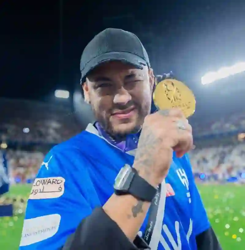 فيديو نيمار يستفز جماهير الهلال بعد أن كسب السوبر السعودي واحتفل به بدون أن يلعب ثانية واحدة 