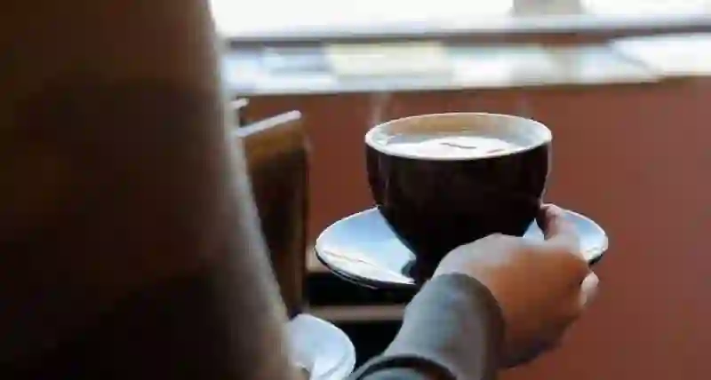 خبير يكشف عن أحسن وقت لشرب قهوتك اليومية 