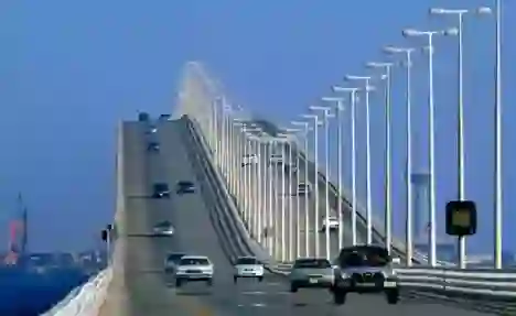 شروط ورسوم سفر المقيمين في السعودية إلى البحرين عبر جسر الملك فهد والجنسيات المعفاة