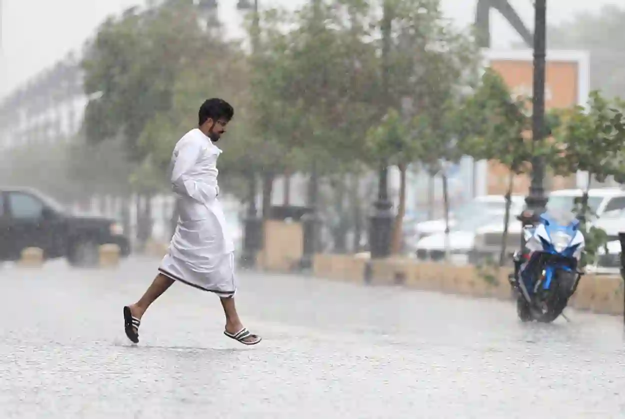 الزعاق يحذر سكان هذه المناطق في الرياض من موجة برد تبدء خلال ساعات وتستمر حتى هذا التاريخ وينبه لا تلبسو الثياب البيضاء 