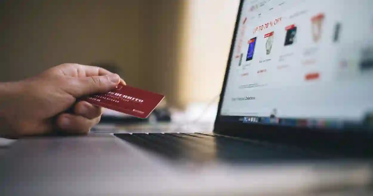السعودية: توضيح هام حول رسوم الدفع باستخدام بطاقات فيزا وماستر كارد في نقاط البيع ومحلات البقالة والسوبر ماركت
