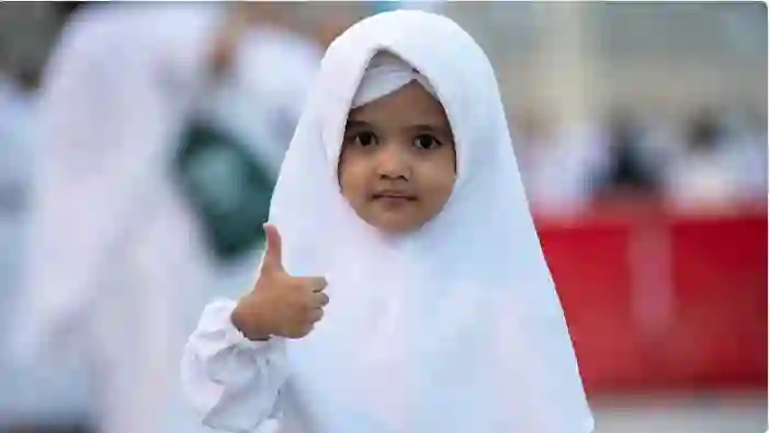 صور أطفال جميلة وهم يرتدون الاحرام في الحج 1445 
