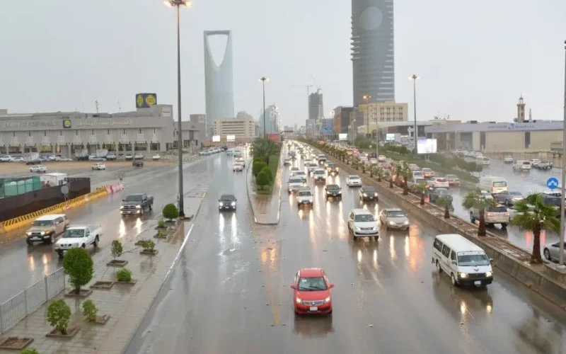 الامطار تسبب انهيارات وتهدم للبيوت في هذه المناطق في المملكة وتحذيرات من الدفاع المدني للسكان بضرورة اتخاذ هذا الاجراء 