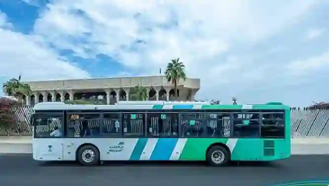 عاجل.. حافلات المدينة تعلن تغيير مساراتها الى المسجد النبوي وتحدد المناطق والمسارات الجديدة ومواعيد العمل بعد تمديدها 