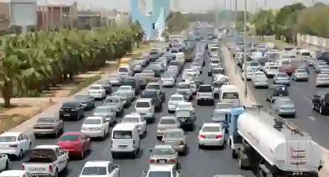 هذه الفئات من الموظفين في السعودية سيتم تخفيض عدد أيامها في الاسبوع لتقليل الزحام في طرقات الرياض 
