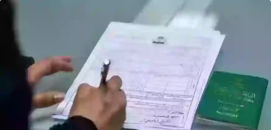الحالات التي يسمح فيها لحاملي تأشيرة الزيارة العمل بشكل نظامي وقانوني في السعودية 1446