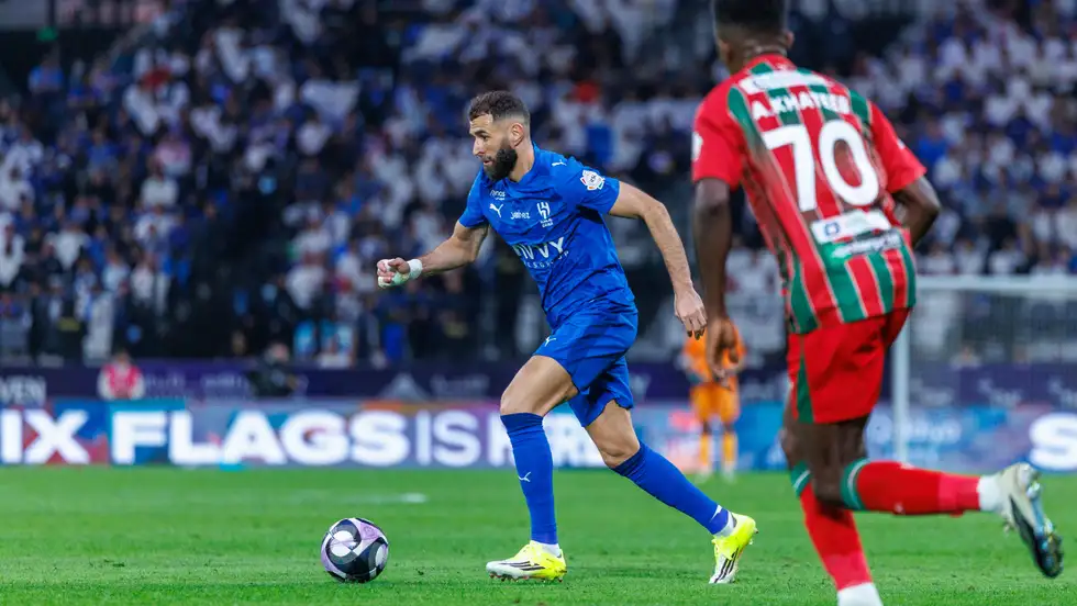 في ضربة معلم.. كبير الاتحاد يكشف سر عدم احترام بنزيما إلا في مكان واحد 