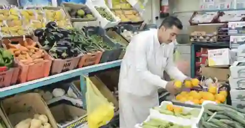الجنسيات التي سمحت لها السعودية العمل في محلات بيع الخضار وتاريخ بداية تطبيق القرار