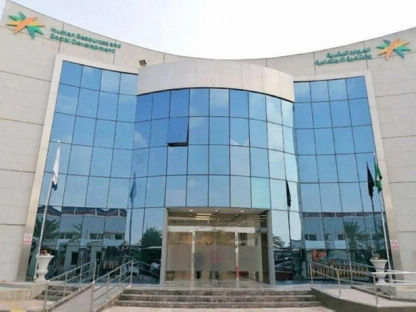 عاجل من الموارد البشرية السعودية لكل كفيل تعامل مع أحد هذه المكاتب لاستقدام العمالة عليك مراجعة الوزارة فوراً 