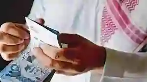 وزارة الموارد البشرية توضح موعد صرف العلاوة السنوية 1445 لموظفي الحكومة