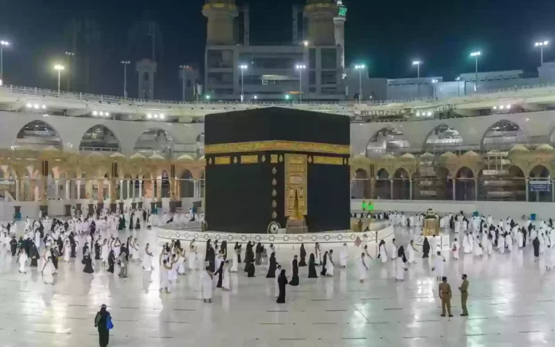 تفاصيل تعديل أئمة صلاة التراويح والتهجد في المسجد الحرام رمضان 1445 ومصادر تكشف سبب التعديل 