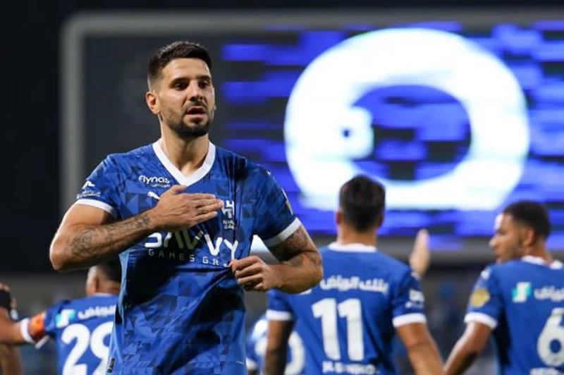 ميتروفيتش يحسم قراره حول الانتقال من الهلال بعد تلقيه عرض مغري من هذا النادي 