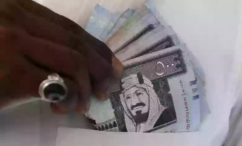 بعد كم سنة تتم ترقية رئيس رقباء إلى ملازم وكم الزيادة في الراتب؟ 