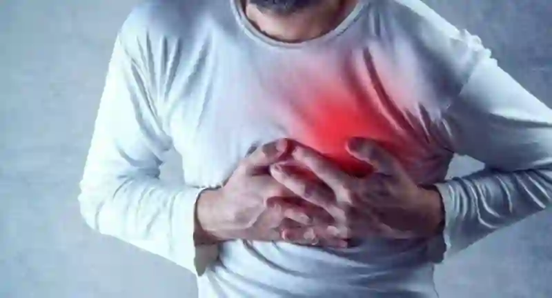 هذه الأعراض تسبق النوبة القلبية لو ظهرت عليك روح لاقرب مستشفى فوراً خاصة في الشتاء 