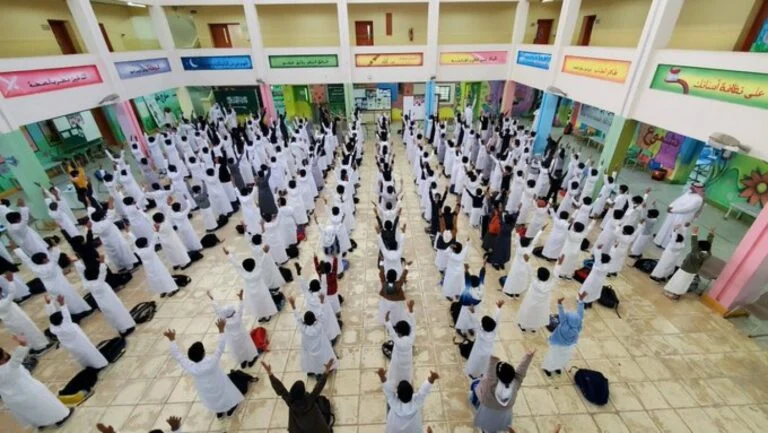 عاجل: التعليم تعلن عن حالات جديدة يتم فيها تحويل الدراسة لتكون عن بعد عبر مدرستي 