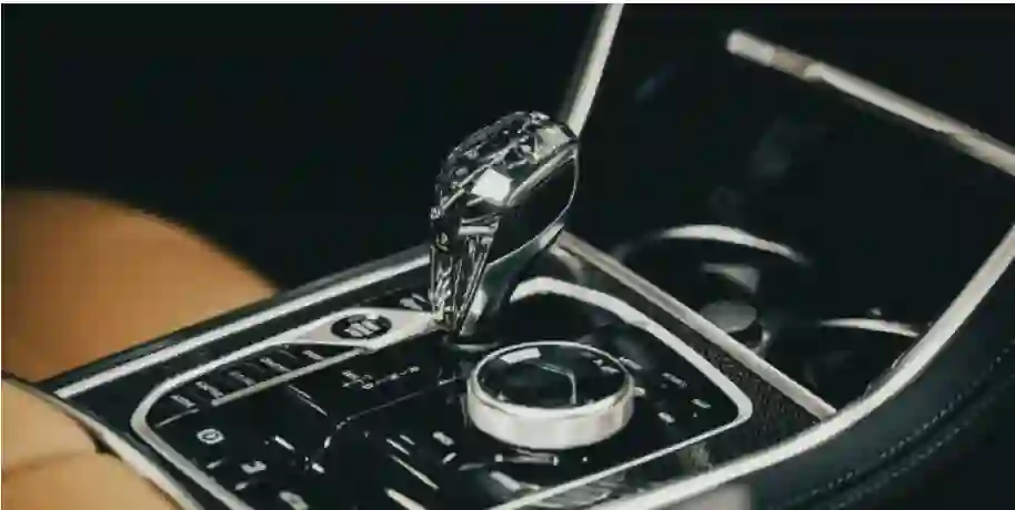 دليل تغيير زيت القير لسيارتك وعلامات تخبرك انه يجب عليك تغيير زيت الجير 