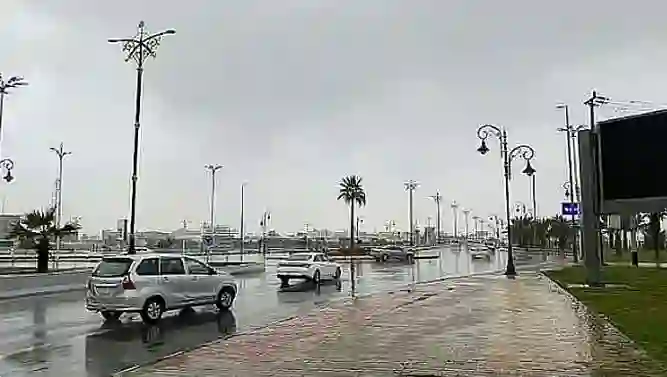 الوطني للارصاد يحدد مناطق الهطولات المطرية الاربعاء والخميس وتحذيرات من رياح عاصفة محملة بالغبار 
