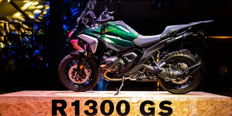 سعر ومواصفات الدراجة النارية الجديدة من بي إم دبليو R1300 GS في السعودية 