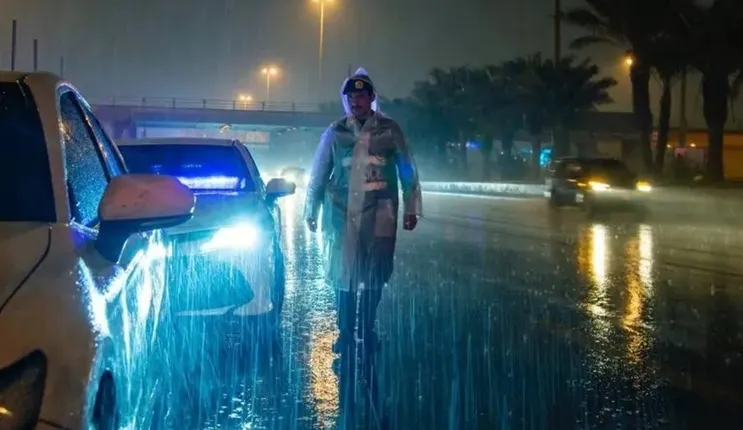 تحذيرات عاجلة من الدفاع المدني لمدة 4 أيام قادمة لسكان هذه المناطق في المملكة 