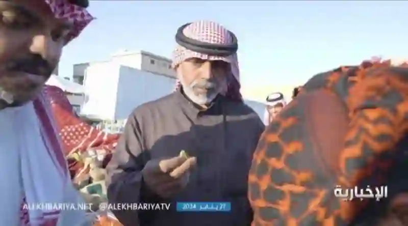 فيديو زحام شديد على سوق الجراد في بريدة وسعر الكيلو من الجراد يصل هذا السعر لأول مرة 