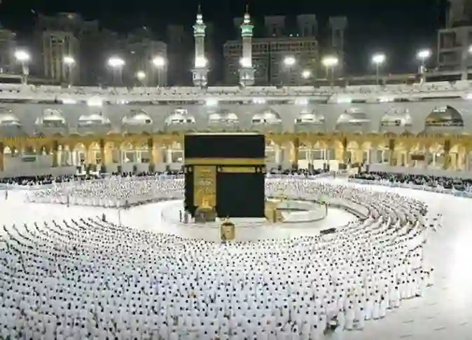 عاجل: قرار رسمي حول تأشيرات العمرة للمصريين 