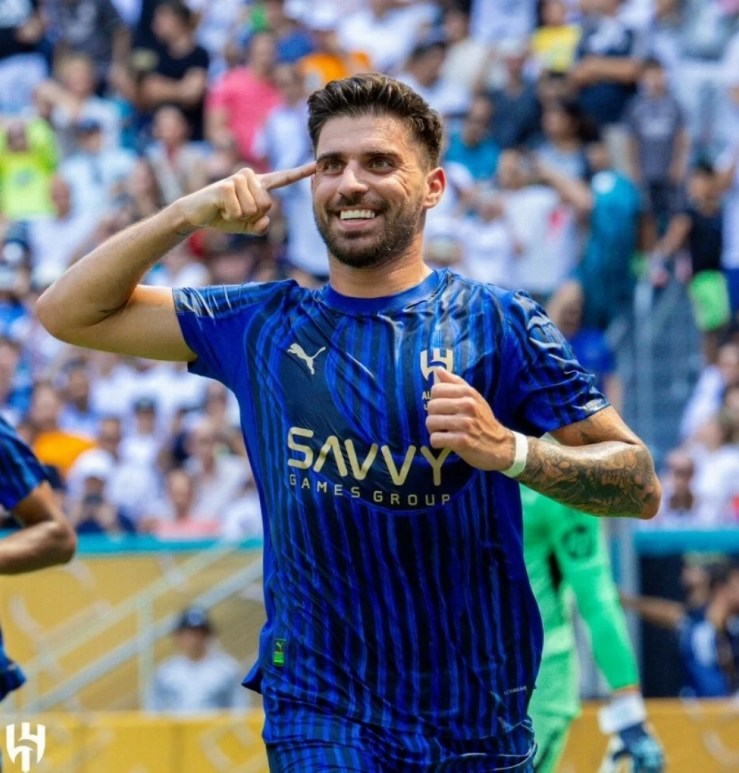 حصري من وكيل نيفيز .. هذا هو مصير تجديد عقد نجم الهلال مع النادي بعد تصرفات إنزاجي 