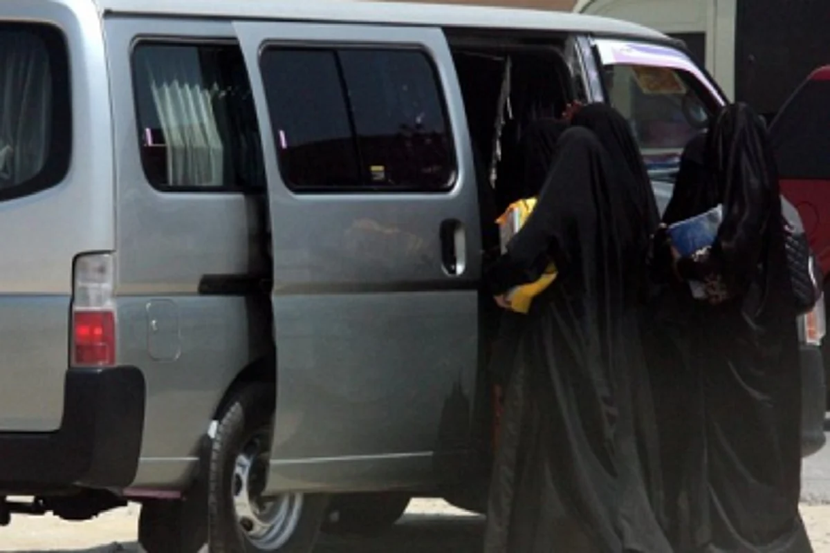 عاجل: قرارات رسمية بتنظيم نشاط نقل الطلاب للمدارس للأفراد واشتراط هام حول نوع المركبة المستخدمة في توصيل الطلاب 