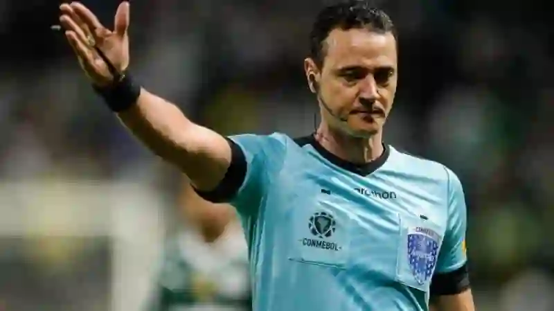تقارير جديدة تكشف حقيقة العلاقة بين رونالدو وحكم مباراة ديربي النصر والهلال 