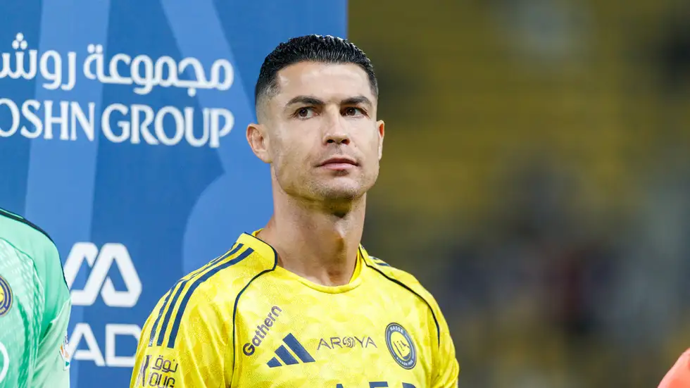 حصري.. فيديو من زاوية جديدة يكشف حركة صادمة من رونالدو بعد استبعاده من مباراة النصر الأخيرة 