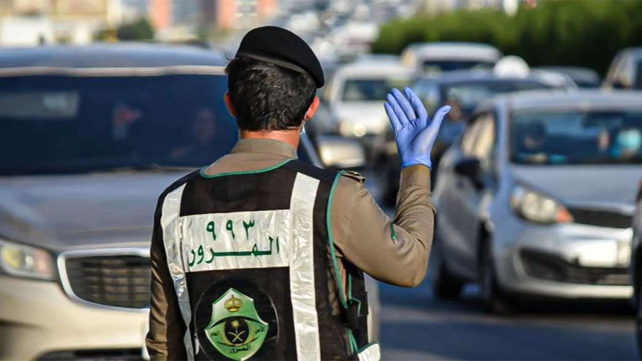 المرور السعودي يعلن من اليوم بدء رصد هذه المخالفات الجديدة في الرياض وجدة ويحدد قيمتها بمبالغ مالية كبيرة تسحب فوراً من الحساب البنكي لمالك السيارة 